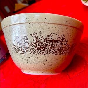 Speckled Beige Bowl with Mushroom Design -Pyrex 401 like new
